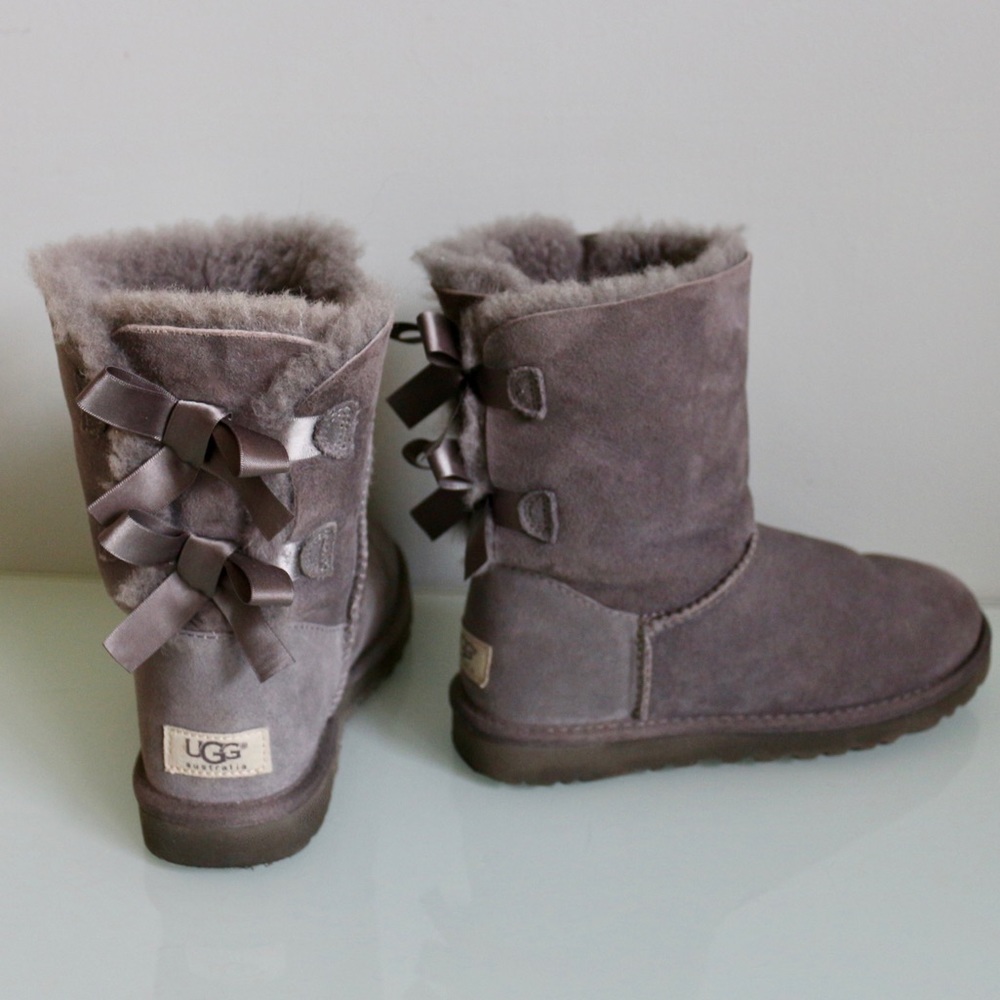 UGG Women’s Bailey Bow II Boot in Gray, size 6